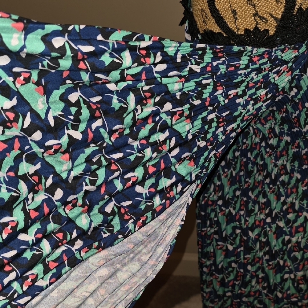 Kate & Mallory Black and Blue Patterned Top - Picture 5 of 6